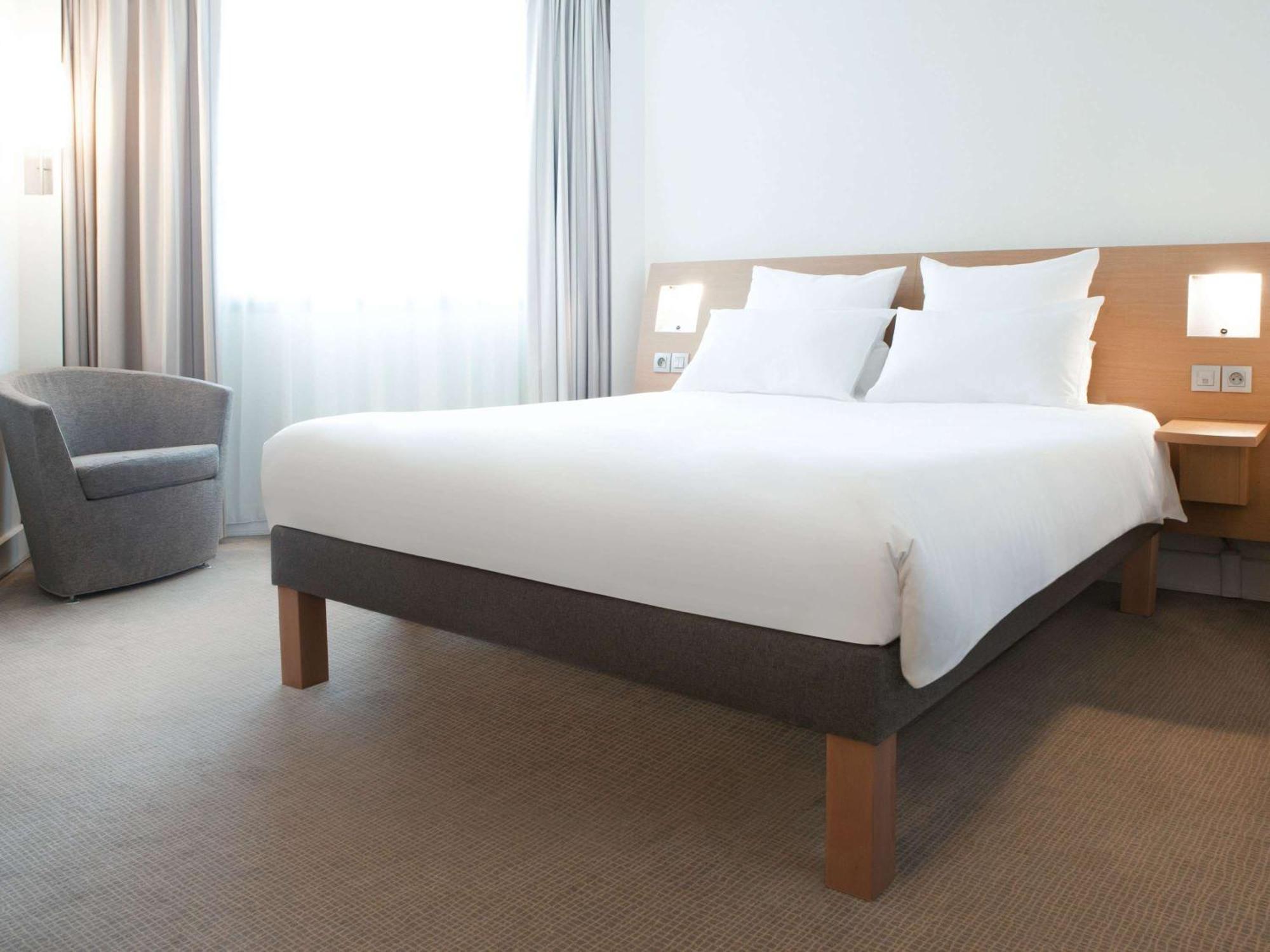 Novotel Atria Nimes Centre Exterior photo